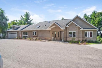 987 S Grouse Ln, Wisconsin Dells, WI 53965