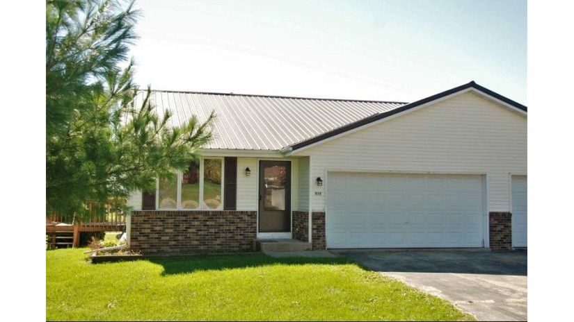 839 Kimseth Cir Deerfield, WI 53531 by Re/Max Property Shop $165,000