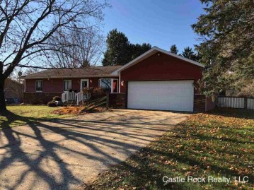 303 Royall Ave, Elroy, WI 53929