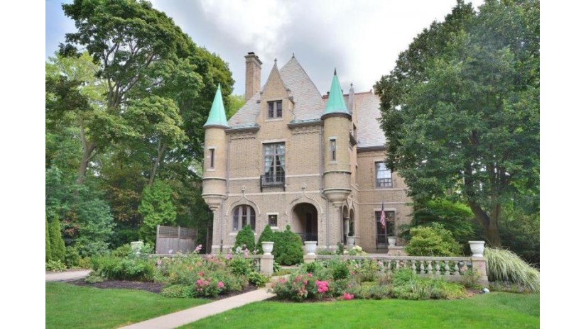 3266 N Lake Dr Milwaukee, WI 53211 by First Weber Inc -NPW $1,500,000