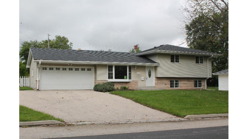 W174N9343 Joper Rd Menomonee Falls, WI 53051 by Coldwell Banker HomeSale Realty - New Berlin $189,900