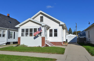 2029 Superior St, Racine, WI 53402-4601