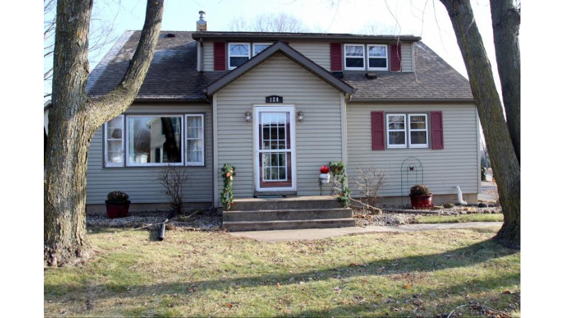 128 N Dewey Ave Jefferson, WI 53549 by RE/MAX Community Realty $246,900