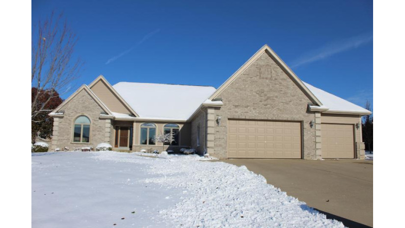 160 Victoria Cir Union Grove, WI 53182 by RE/MAX Premier Properties $475,000