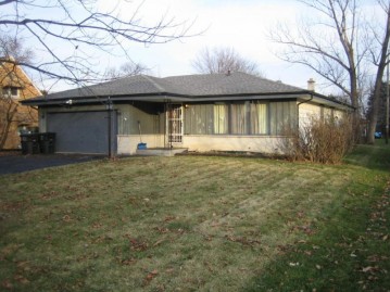 4410 S 47th St, Greenfield, WI 53220-3615
