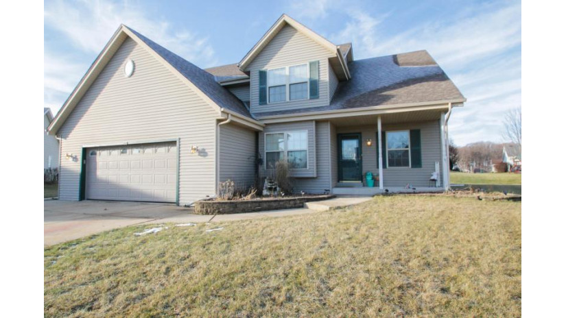 973 Bluebird Ct Hartford, WI 53027 by Redefined Realty Advisors LLC $269,900