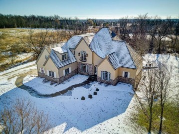 13350 N Silver Fox Dr, Mequon, WI 53097