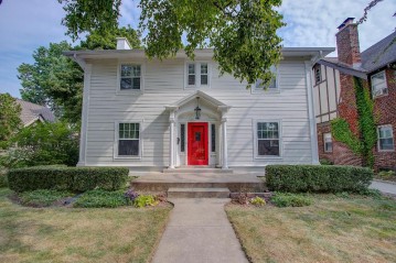2424 E Beverly Rd, Shorewood, WI 53211