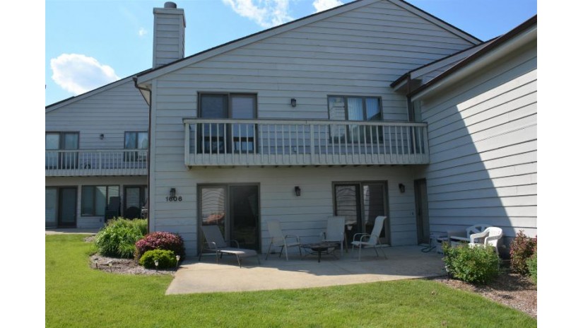 1606 Westbank Cir Delavan, WI 53115 by Keefe Real Estate, Inc. $350,000