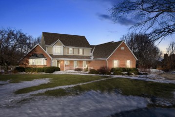 12019 N Silver Ave, Mequon, WI 53097-2749