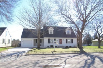 24 N 1st St, Hilbert, WI 54129-9564