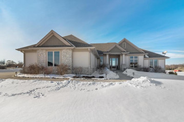 W324N8885 Daley Dr, Merton, WI 53029-9684