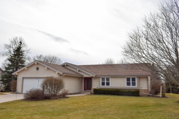 W165N9693 Chippewa Dr, Germantown, WI 53022-4967