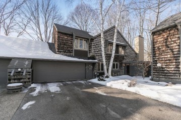 94 Woodfield Ct, Wind Point, WI 53402-2850