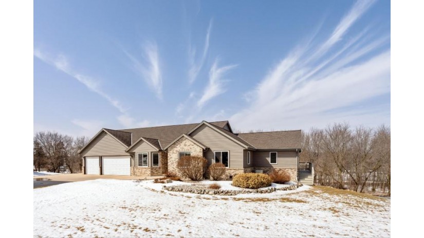 N5375 Loraine Ct Fredonia, WI 53021 by Coldwell Banker Realty $369,000
