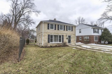 526 Maywood Ave, Wauwatosa, WI 53226-4648