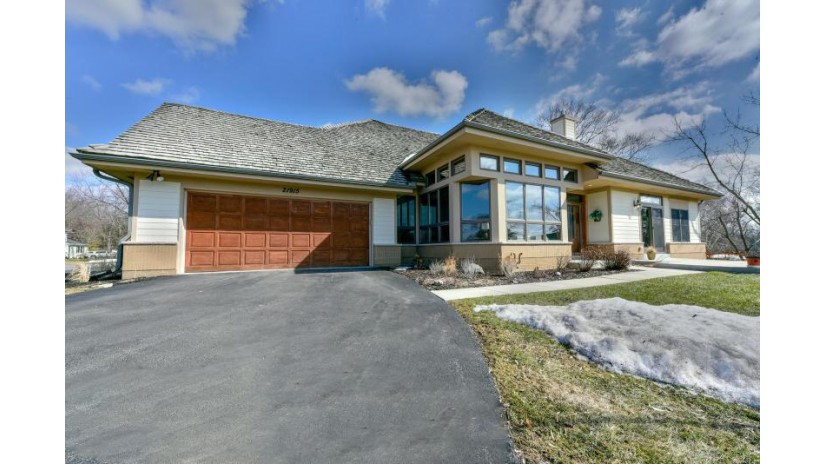 21915 W North Ave Brookfield, WI 53045 by Buyers Vantage $378,000