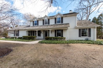 9506 N Apple Blossom Ln, Bayside, WI 53217-1203