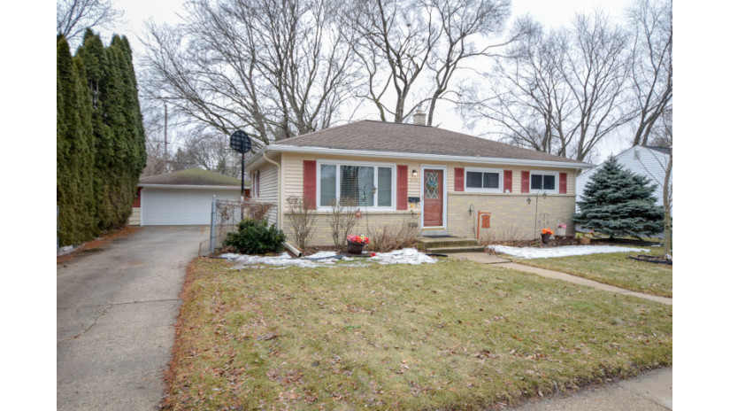 2115 Garland Ave Waukesha, WI 53188 by Shorewest Realtors $204,900