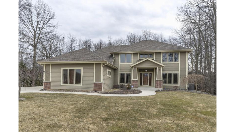 6730 S Harvard Dr Franklin, WI 53132 by First Weber Inc - Brookfield $500,000