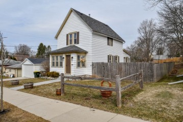 312 W Van Buren St, Port Washington, WI 53074-1558