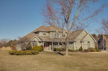 W275N7339 Red Cedar Ct, Merton, WI 53029-8208