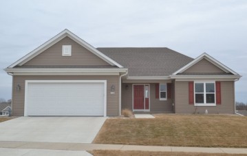 1560 Whitewater Dr, West Bend, WI 53095