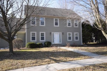 1005 Hawthorn Dr, West Bend, WI 53095