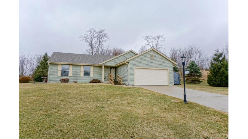 104 Woodfield Dr Eagle, WI 53119 by Lake Country Flat Fee $259,900