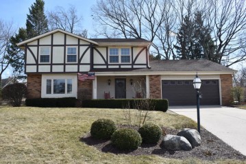 2309 Barberry Ct, Waukesha, WI 53188-1549