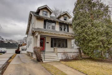 1816 N 73rd St, Wauwatosa, WI 53213-2216