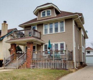 6212 W Lloyd St, Wauwatosa, WI 53213-2006