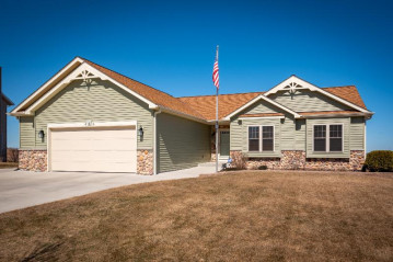 446 Emerald Hills Dr, Fredonia, WI 53021-9357