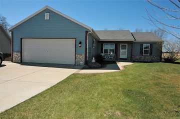 W1159 Waterlilly Dr, Ixonia, WI 53036-9549