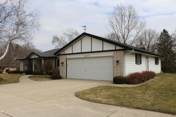 5520 S Kurtz Rd, Hales Corners, WI 53130