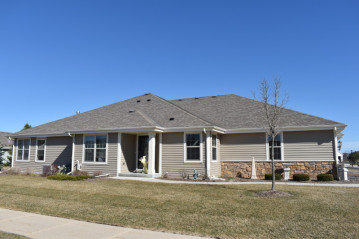 2756 Portage Cir, Waukesha, WI 53189-6886