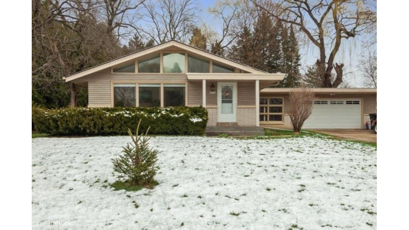 4900 S Woodlawn Pl Greenfield, WI 53228 by Coldwell Banker Realty $259,000