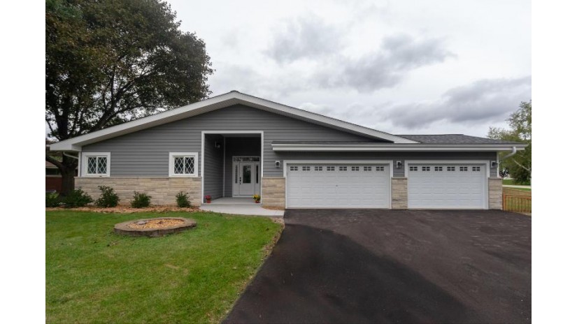 16430 Lillan Rd Brookfield, WI 53005 by Cream City Real Estate Co $419,900