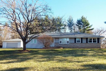 N34W32983 Lakeview Dr, Nashotah, WI 53058-9444