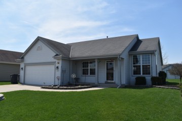 3532 River Valley Rd, Waukesha, WI 53189-6825