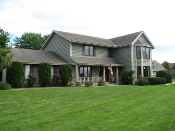 W170N4963 Linden Ln, Menomonee Falls, WI 53051