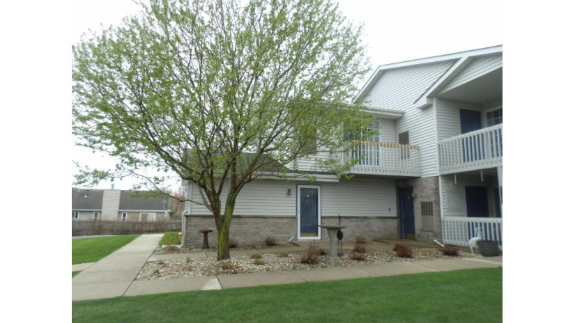 3707 85th St C Kenosha, WI 53142 by Bear Realty , Inc. Ken $114,900