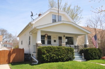 2214 S 63rd St, West Allis, WI 53219-2056