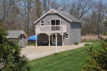 29424 Riverview Ln, Waterford, WI 53185-1738