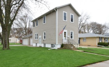 1017 S 87th St, West Allis, WI 53214-2912