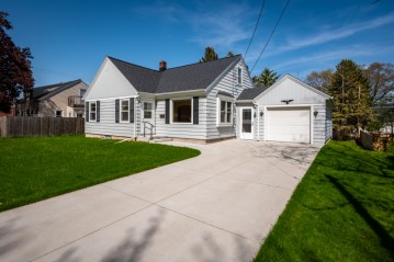 110 S 1st St, Cedar Grove, WI 53013-1380