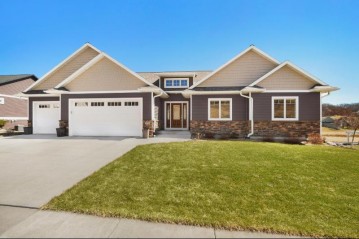 864 Summers Day Ln, Onalaska, WI 54650