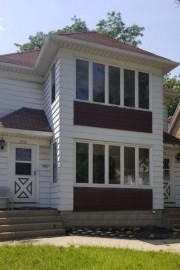 1313 S 54th St, West Milwaukee, WI 53214-3404