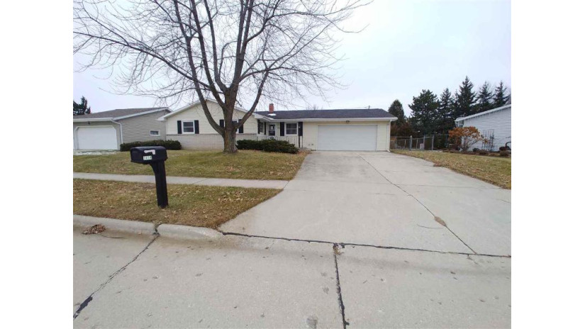 1414 Lee Circle Manitowoc, WI 54220 by Re/Max 24/7 Real Estate, Llc $105,735