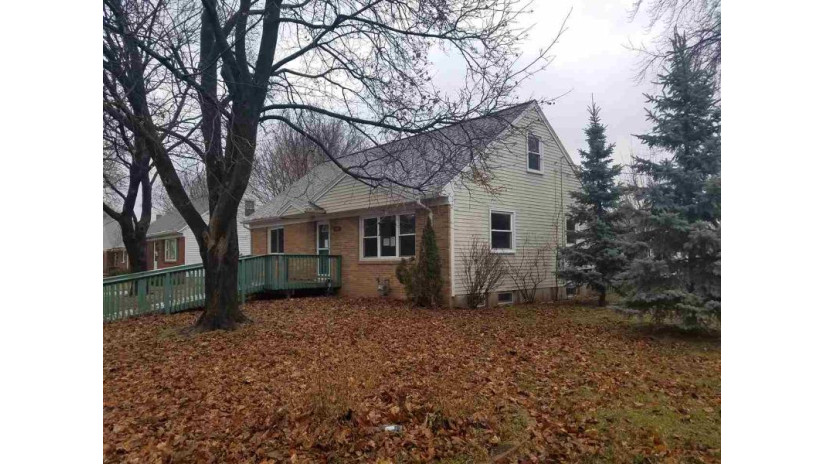 1765 Debra Lane Green Bay, WI 54302 by Red Key Real Estate, Inc. $99,900